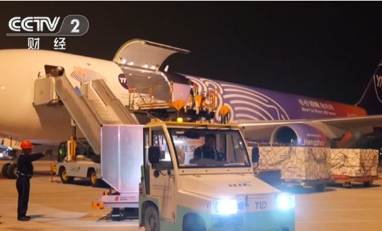 航空货运市场淡季不淡 业务量高速增长 机场货站“开足马力”保运力